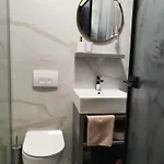 Riverside Elegance Апартаменти *