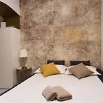 Riverside Elegance Апартаменти *