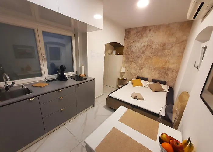 Riverside Elegance Apartman *