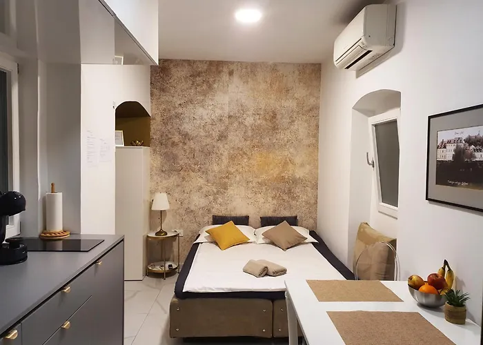 Riverside Elegance Apartman