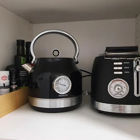 Riverside Elegance 公寓 *