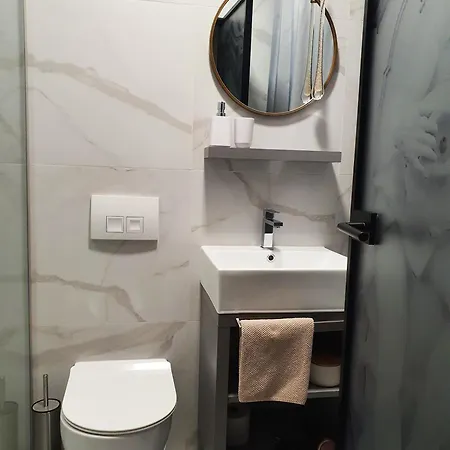 Riverside Elegance 公寓 *